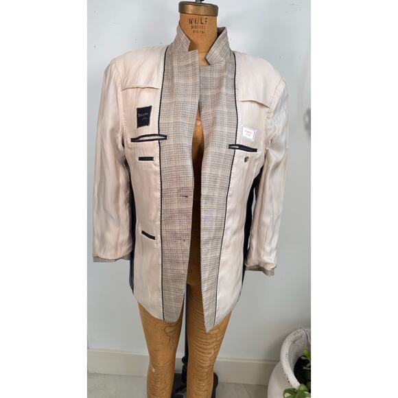 Tiglio Luxe Wool Silk Blazer | Beige Plaid Sport Coat for Men | Italian Tailored - Picture 4 of 10